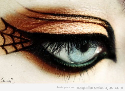 Maquillaje de ojos para Carnaval, Fmailia Adams, Morticia, con telaraña
