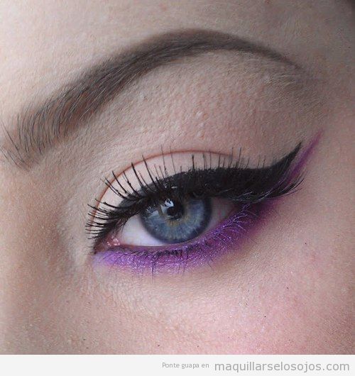 Maquillaje de ojos con párpado inferior en lila