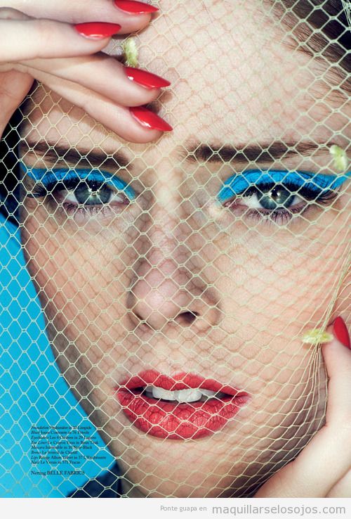 Maquillaje de ojos con sombra color azul, verano 2013