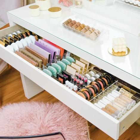 Cómo organizar maquillaje en muebles